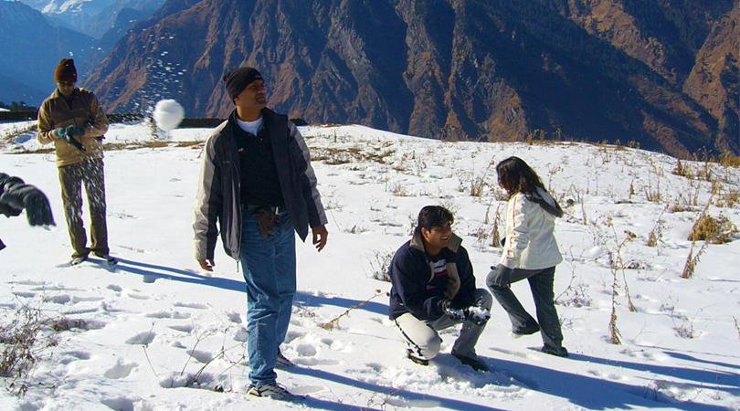 snow-trek-to-sattal-india