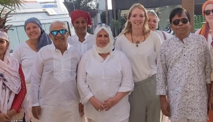 Group Tour Holi Group Tour Holi