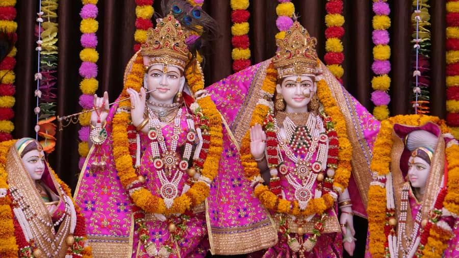 Kanha and his lover, Radha.