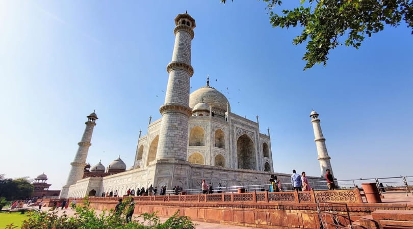 Ways to reach the Taj Mahal