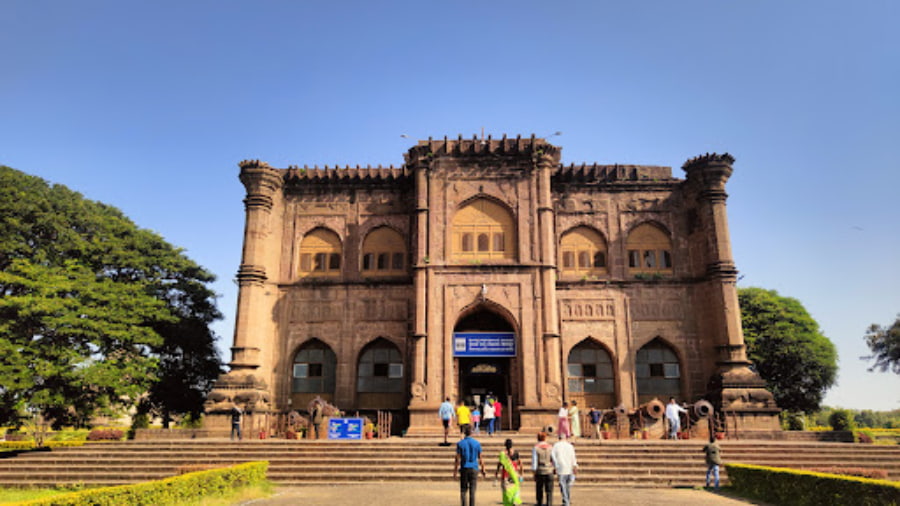 Beyond the Palace - Crafting a Full‑Day Experience