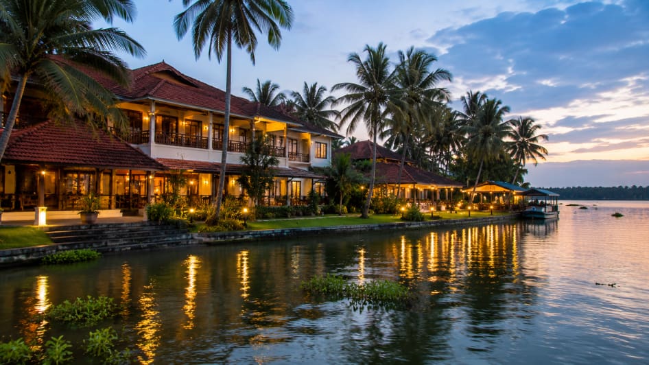 Sterling Lake Palace Alleppey